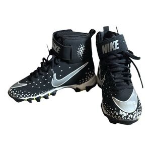 Nike Black Silver Football Cleats Boy's 1.5 Force Savage Shark High Top Fastflex